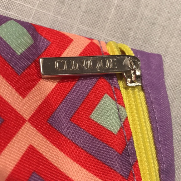 Clinique Geometric makeup pouch - Picture 4 of 5